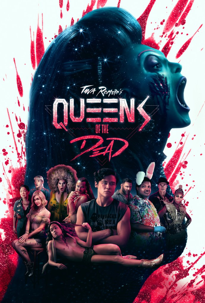 映画 Queens of the Dead のポスター。下部手前には登場人物たちの写真があり、背景には大きくゾンビの姿が描かれている。
